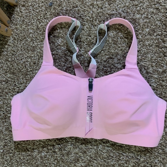 Victoria Secret Incredible Knockout Sports Bra - Picture 2 of 9